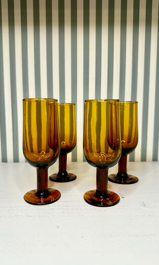 Lot de petits verres à pied ambrés - produits chinés