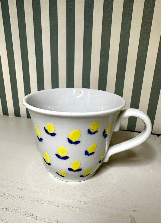 Tasse à motif citrons - produit chiné