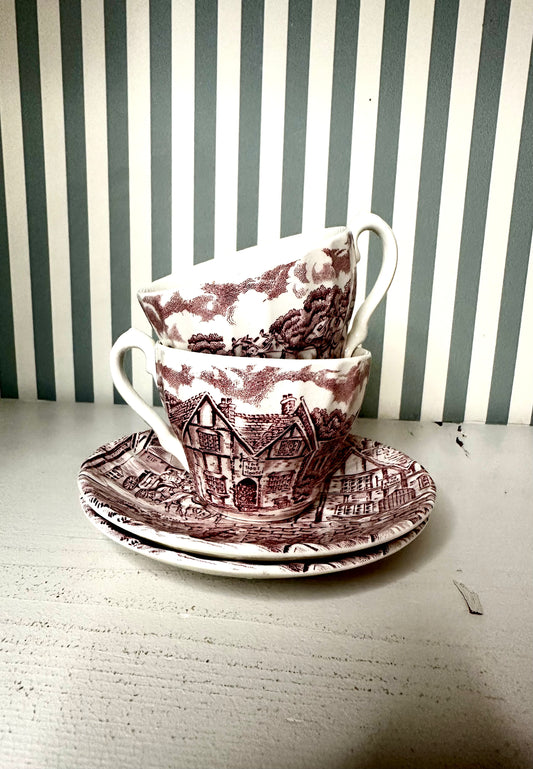 Lot de 2 tasses à café + soucoupes assorties Alfred Meakin, modèle The Post House - produits chinés