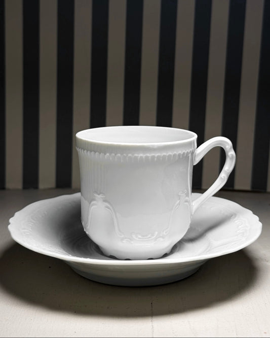 Tasse à café et soucoupe en porcelaine - produits chinés