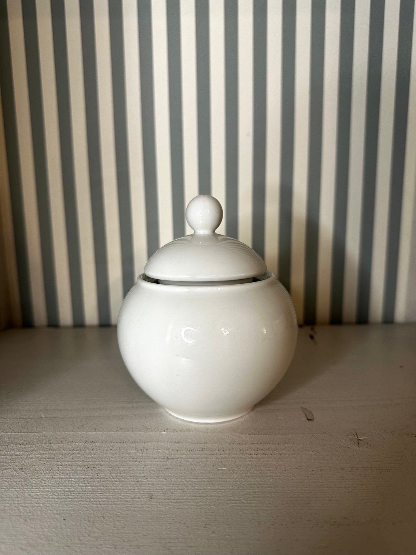 Bougie ronde à couvercle - linge propre