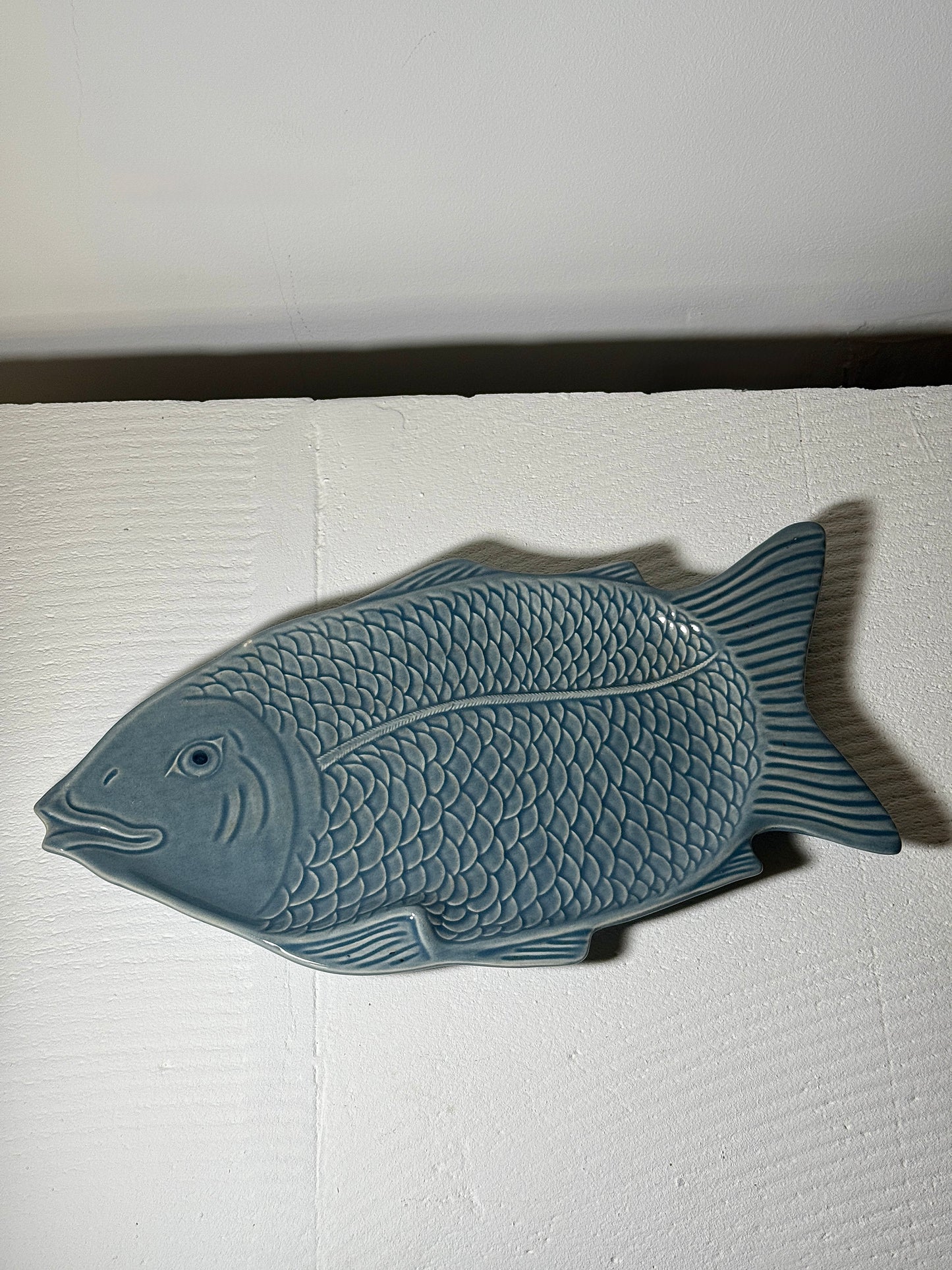 Plat poisson bleu - produit chiné