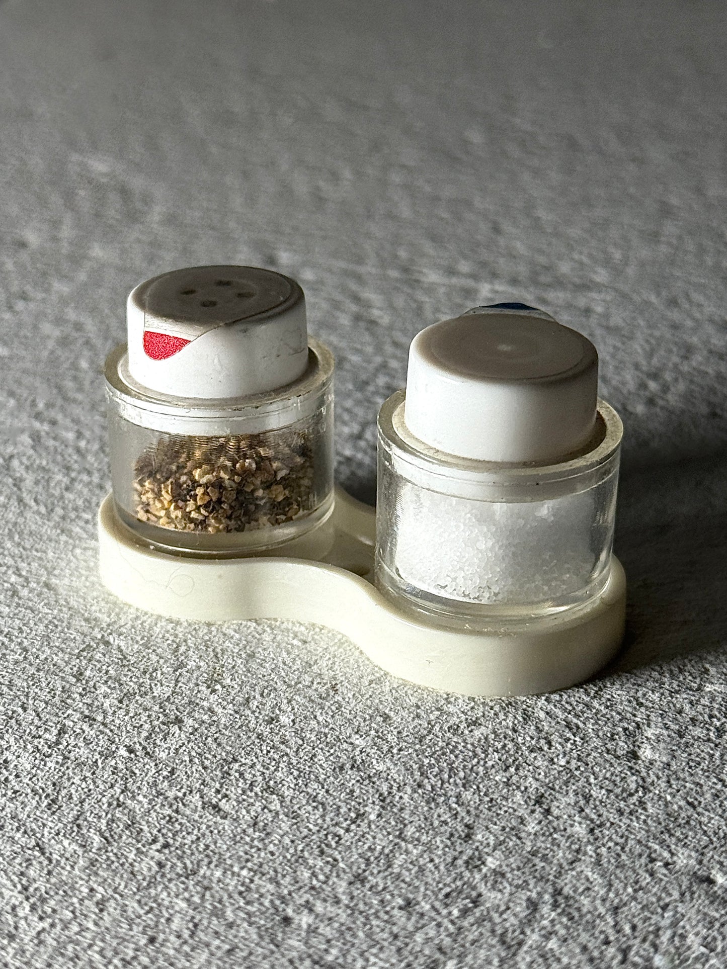 Mini salière & poivrière vintage - produit chiné