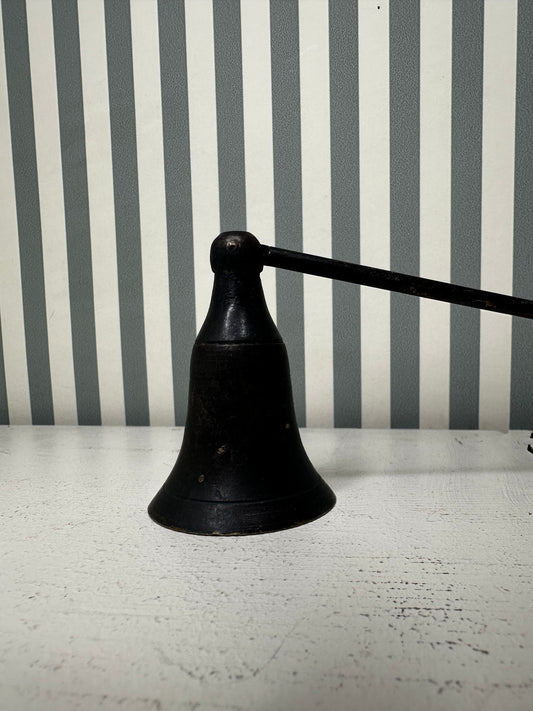 Éteignoir ancien en métal patiné - produit chiné