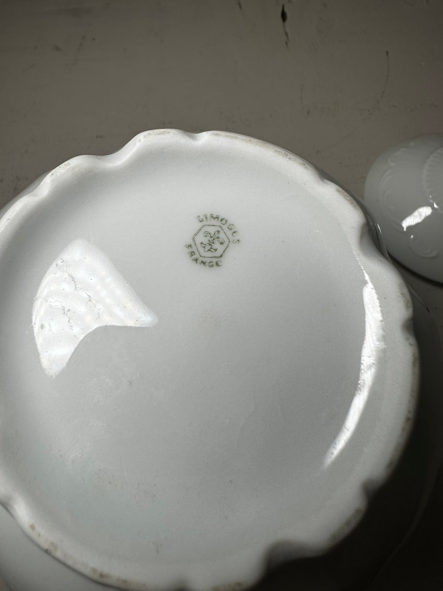 Petite soupière ancienne (ou grand sucrier de caractère)- produit chiné