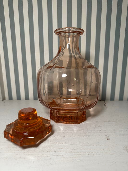 Carafe vintage en verre rosé avec bouchon - produit chiné