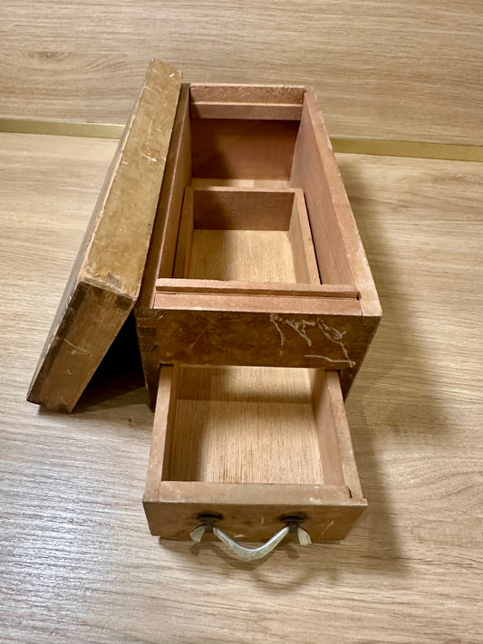 Petite boîte ancienne en bois à tiroir - produit chiné