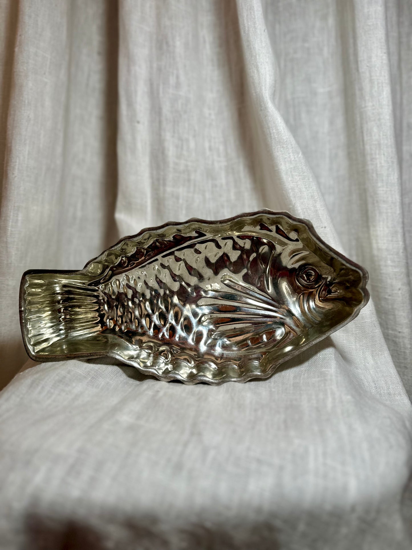 Moule à pâtisserie poisson en métal - produit chiné