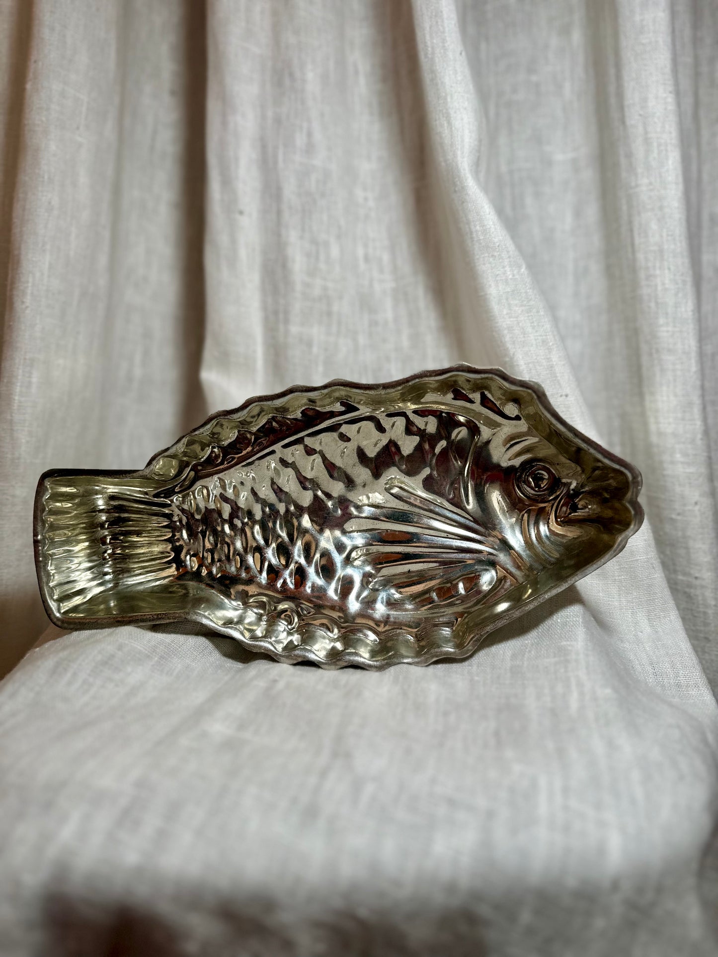 Moule à pâtisserie poisson en métal - produit chiné