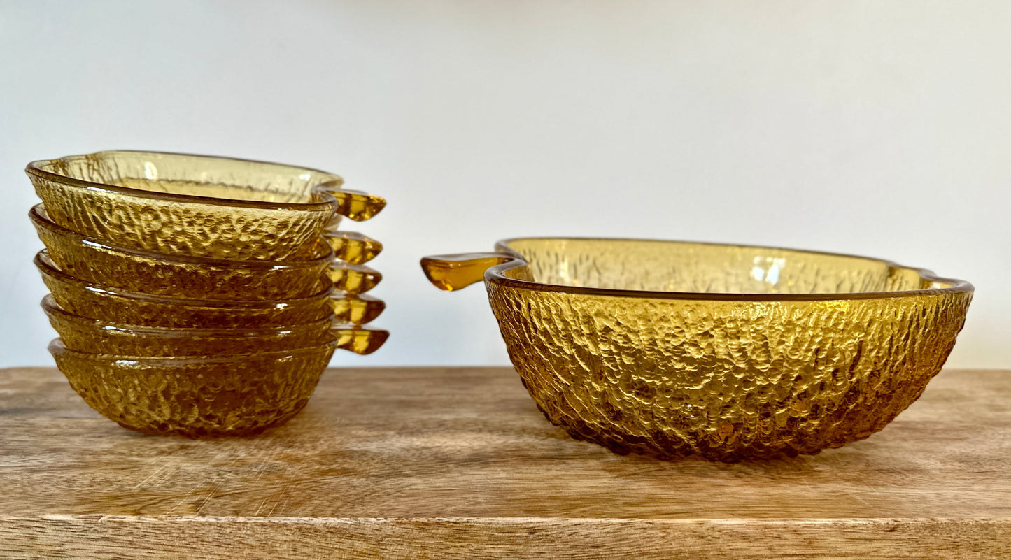 Saladier & lot de 5 coupes en verre ambré – produits chinés