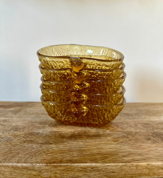 Saladier & lot de 5 coupes en verre ambré – produits chinés