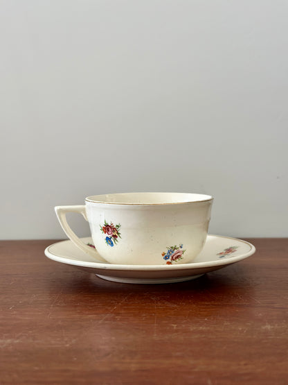 Tasse à café fleurie et soucoupe - produits chinés