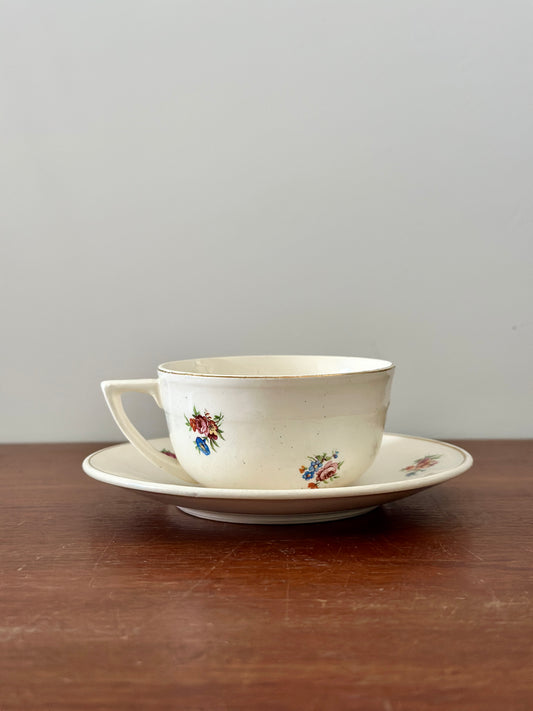 Tasse à café fleurie et soucoupe - produits chinés