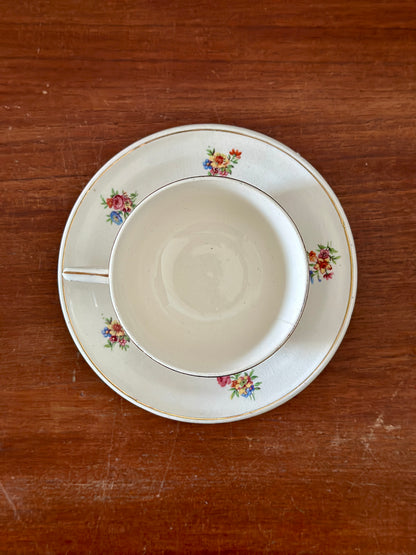 Tasse à café fleurie et soucoupe - produits chinés