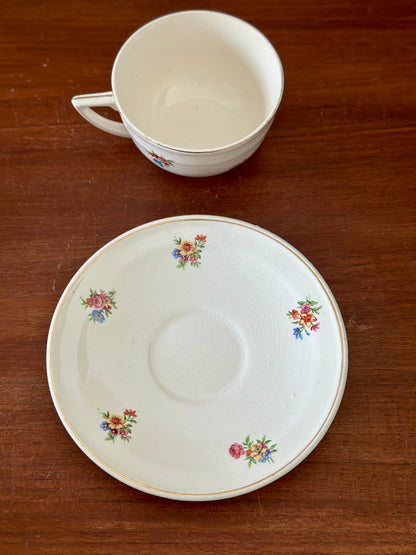 Tasse à café fleurie et soucoupe - produits chinés