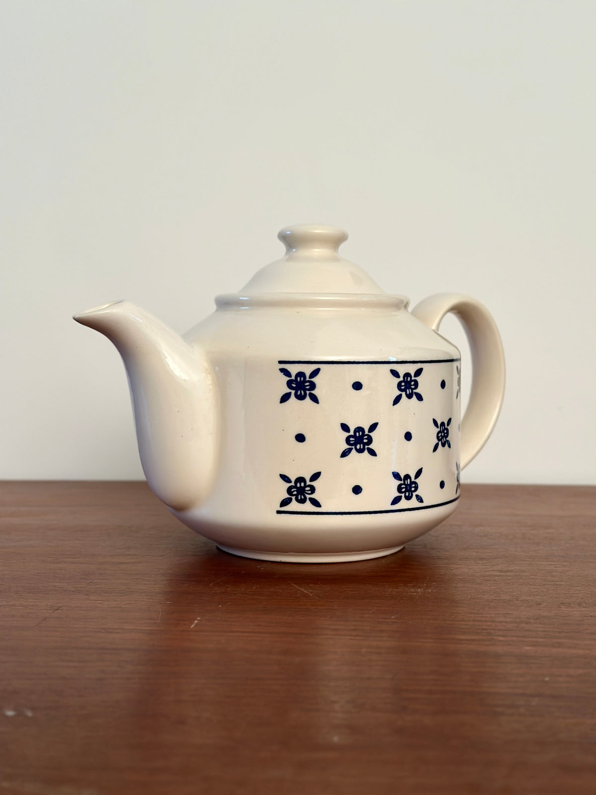 Théière vintage fleurie - produit chiné