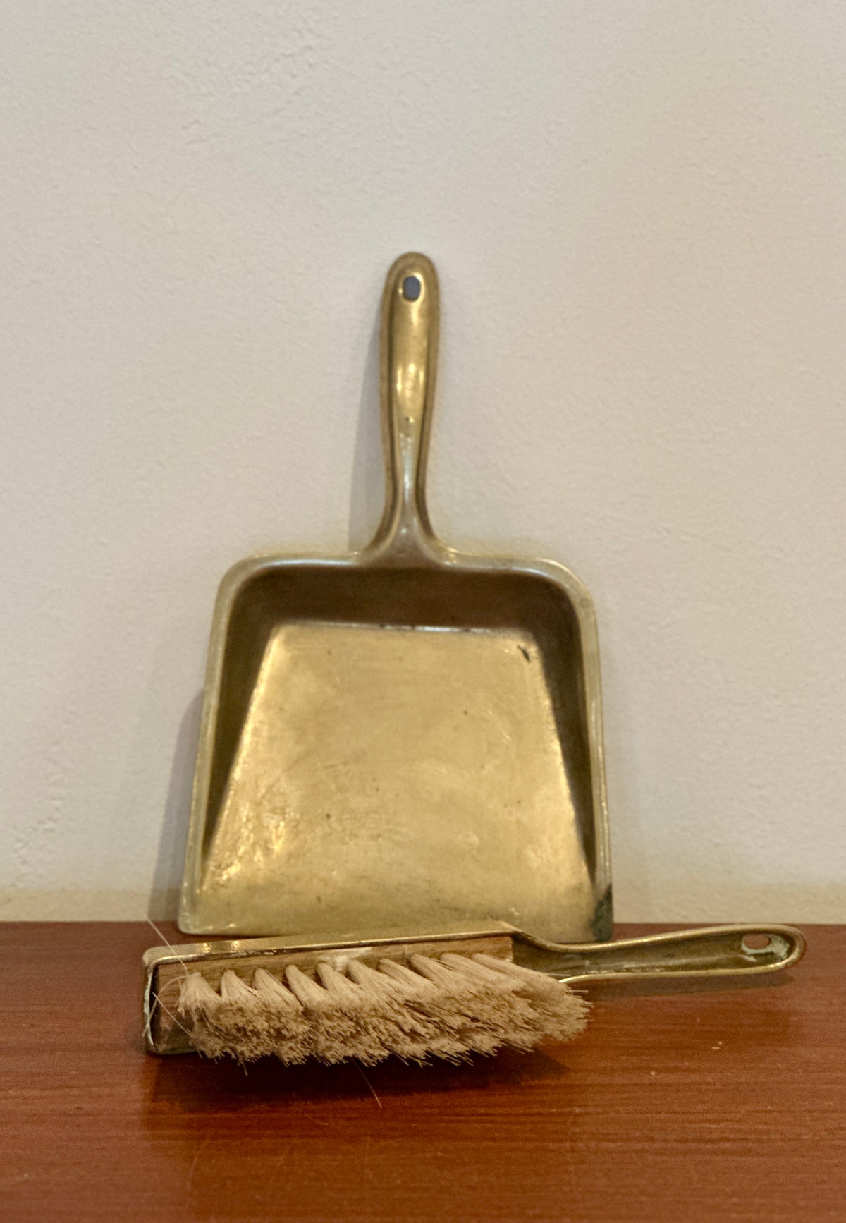 Ensemble pelle et balayette en laiton - objet chiné