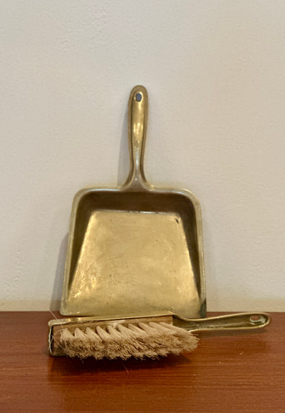 Ensemble pelle et balayette en laiton - objet chiné