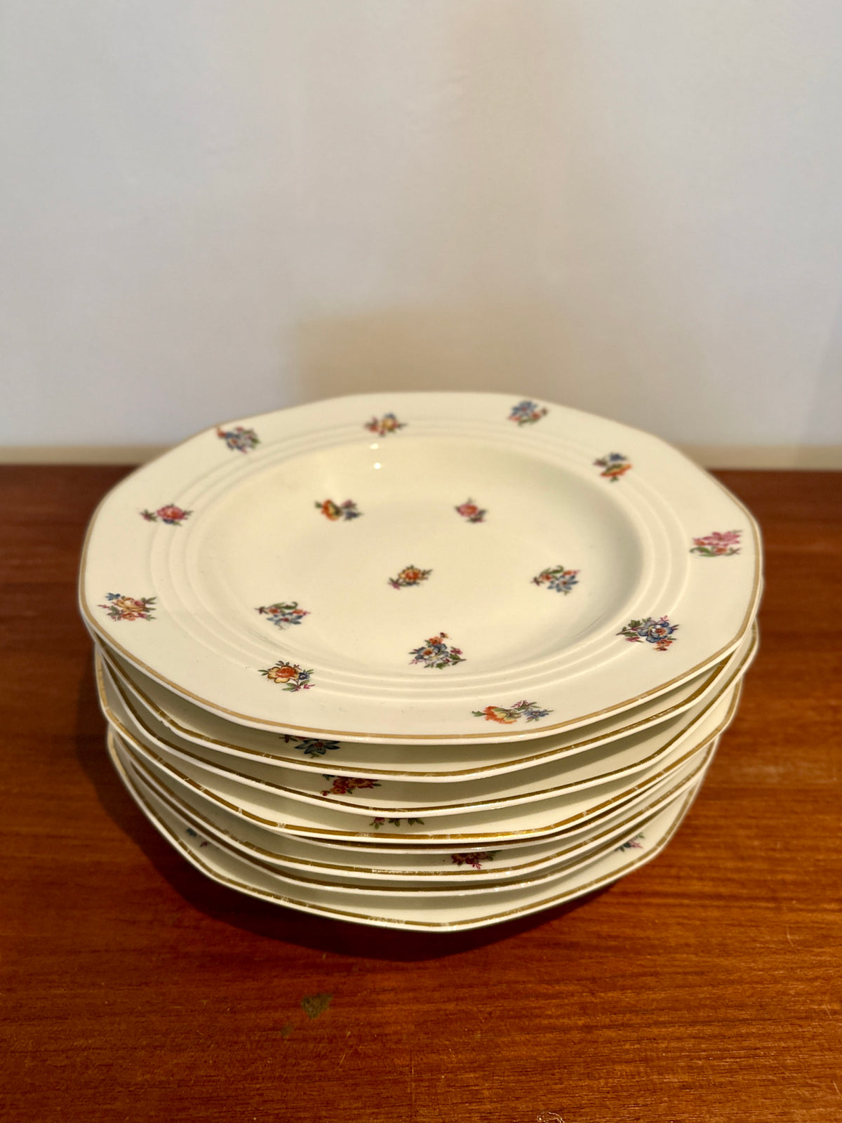 Lot de 2 sssiettes semi-creuse fleuries - objet chiné