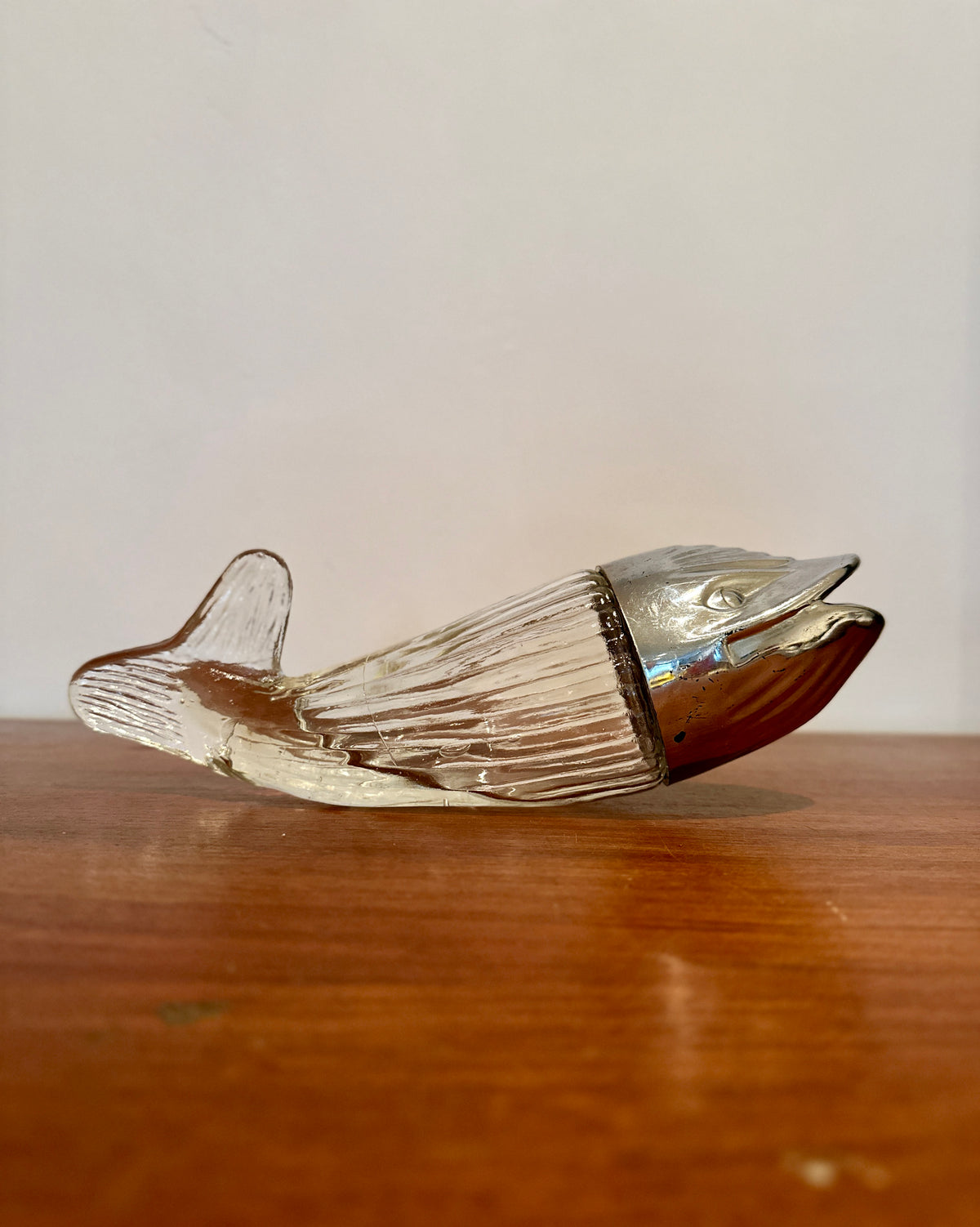 Distributeur de cacahuètes poisson - objet chiné