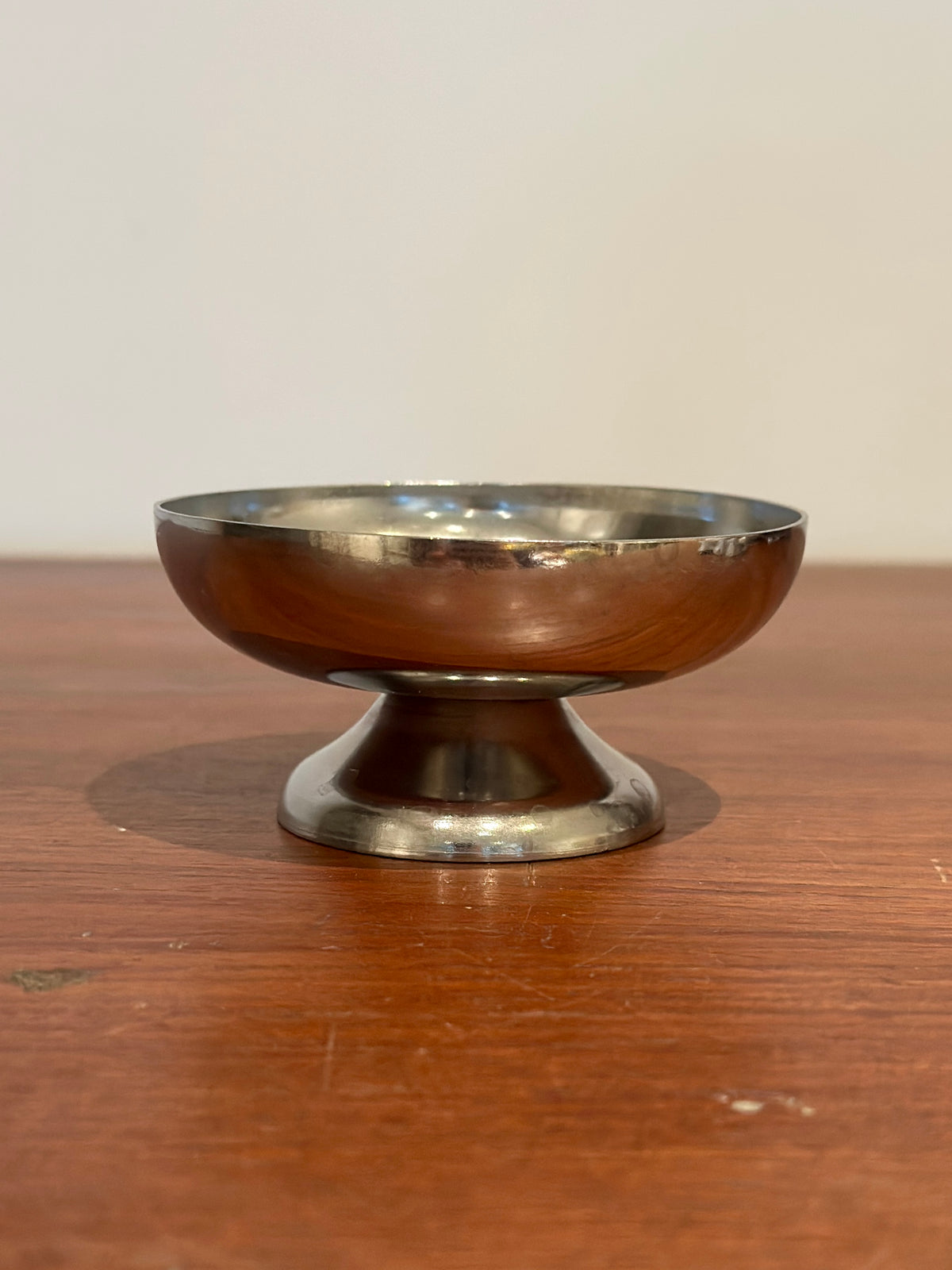 Lot de 2 coupes sur pied en inox  - objets chinés