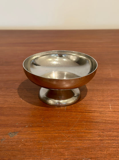 Lot de 2 coupes sur pied en inox  - objets chinés