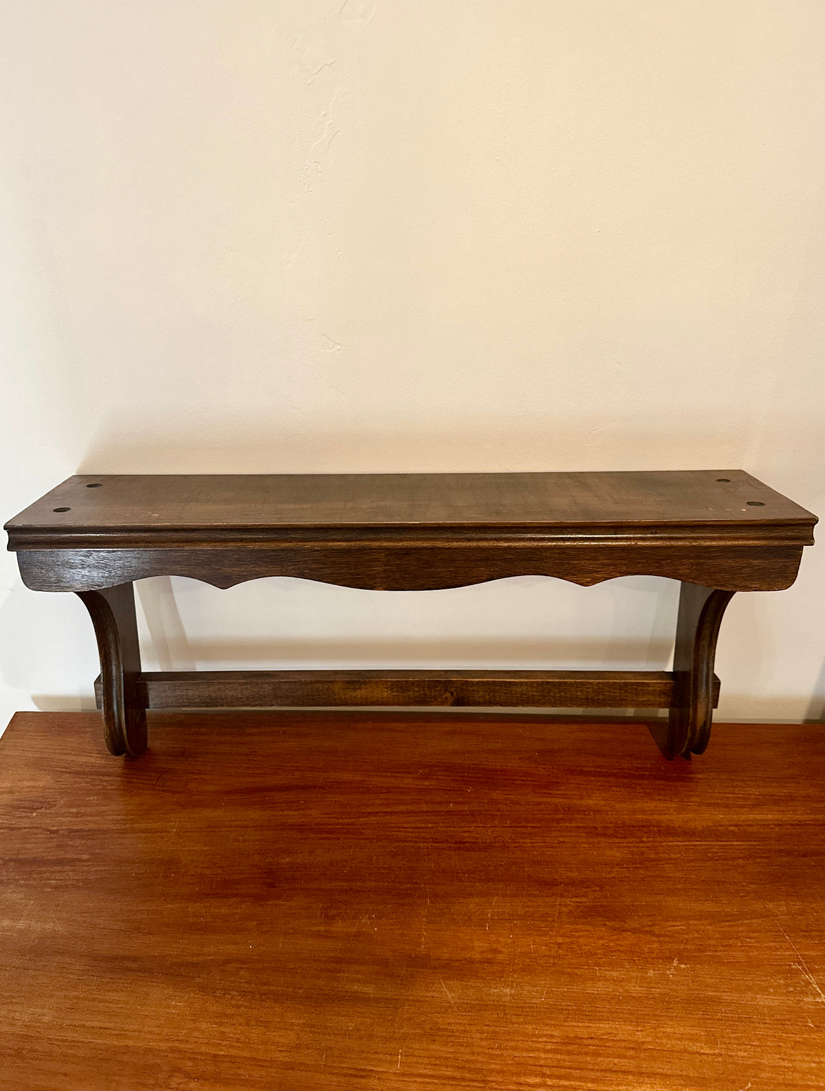 Petite étagère murale en bois - objet chiné