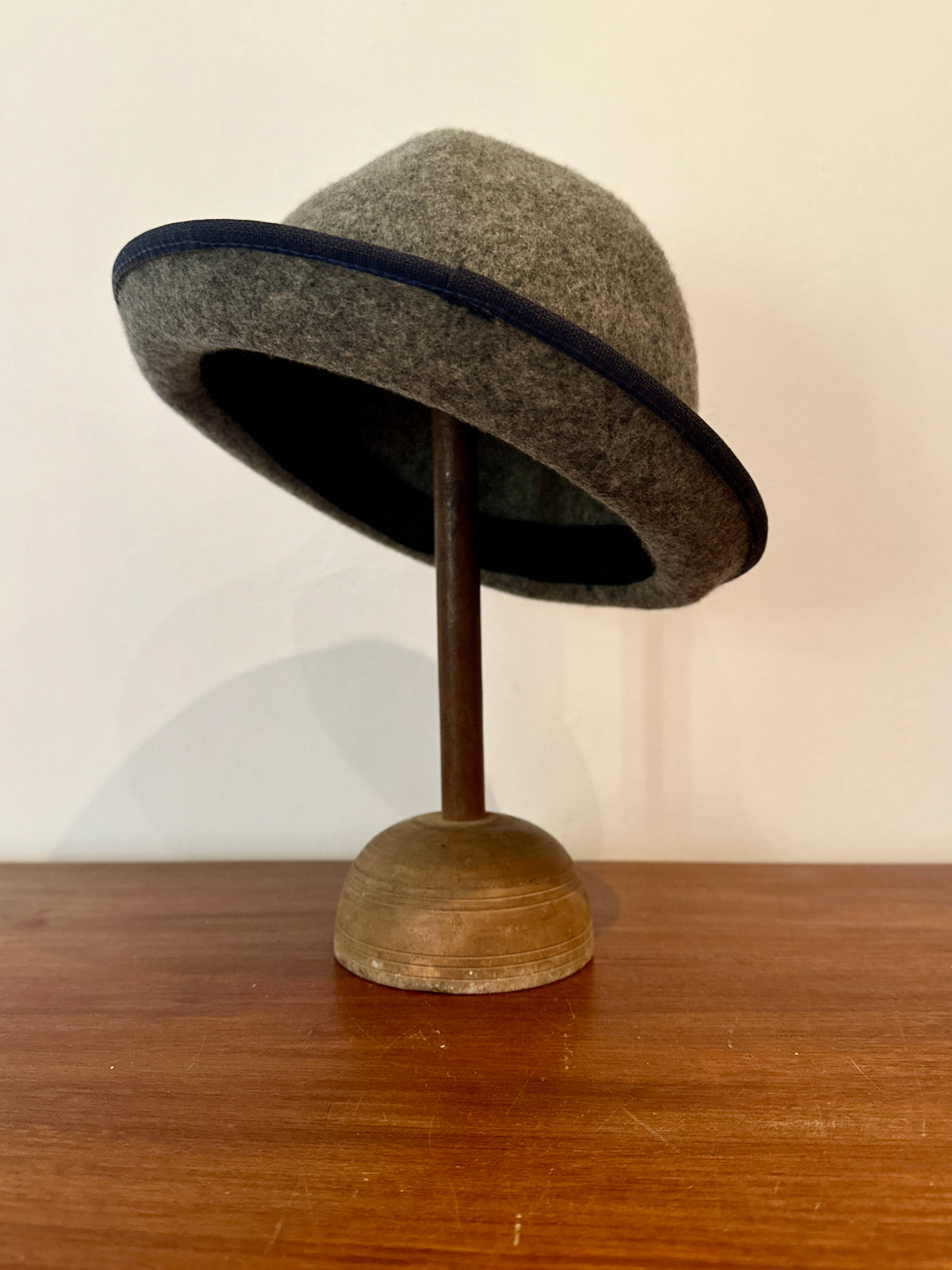 Porte-chapeau ancien en bois - objet chiné