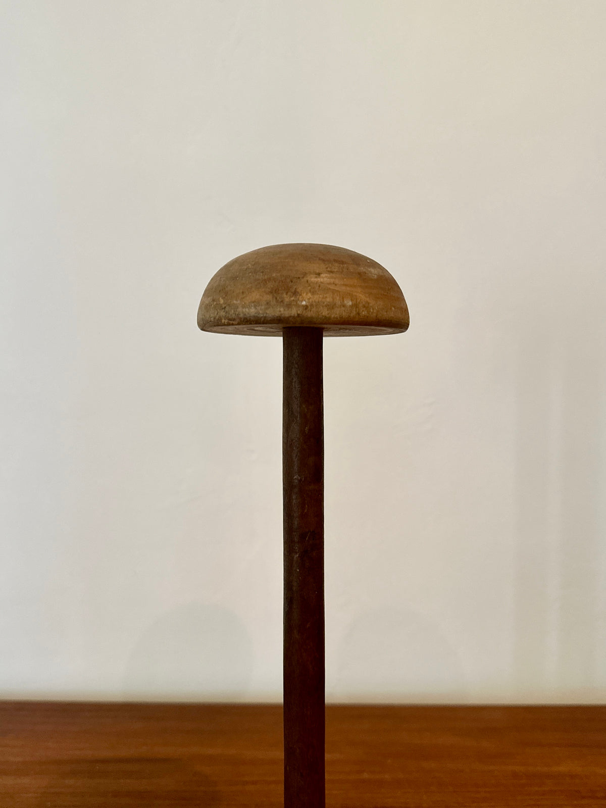 Porte-chapeau ancien en bois - objet chiné