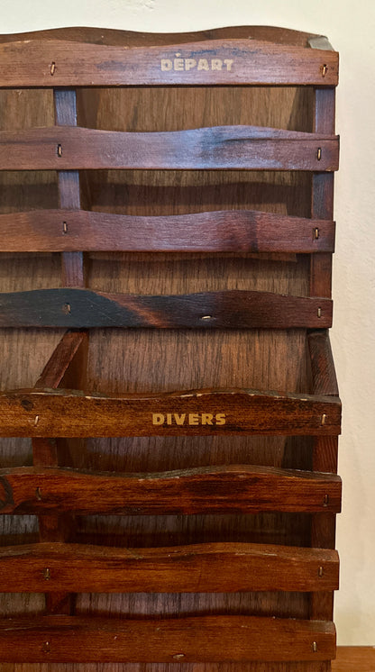 Range-courrier mural en bois - objet chiné