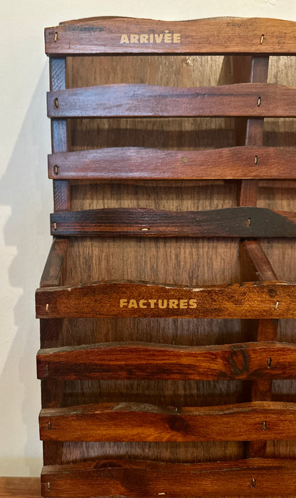 Range-courrier mural en bois - objet chiné