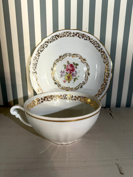 Tasse et soucoupe - produits chinés