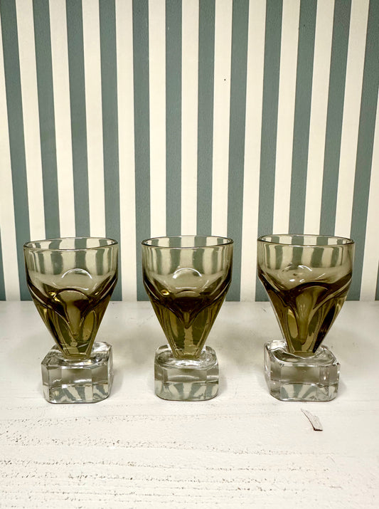 Lot de 3 petits verres à liqueur - produits chinés