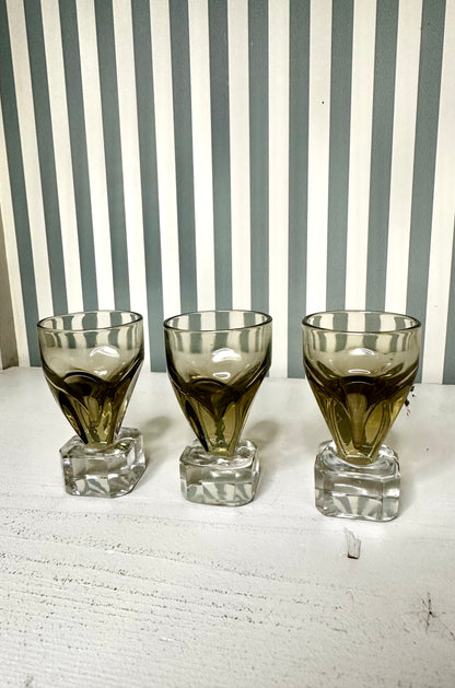 Lot de 3 petits verres à liqueur - produits chinés