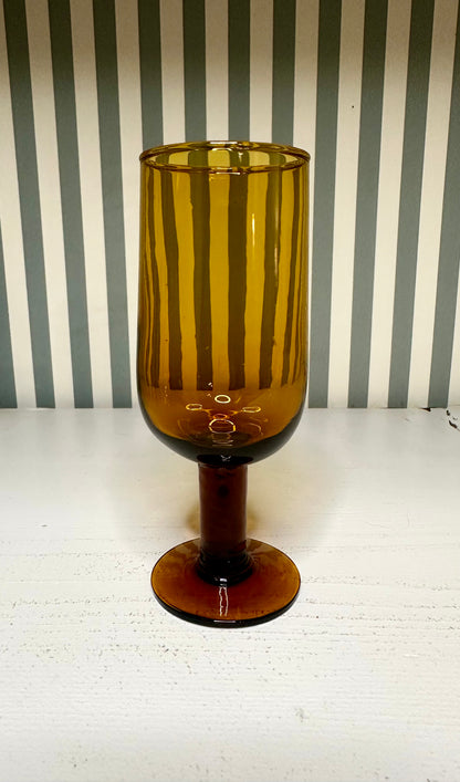 Lot de petits verres à pied ambrés - produits chinés