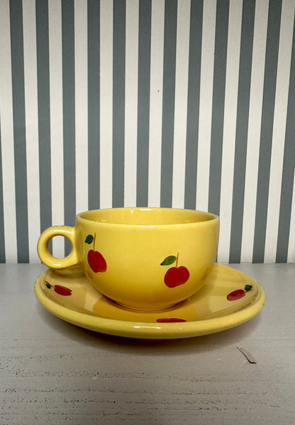 Tasse & soucoupe vintage motif pommes - produits chinés