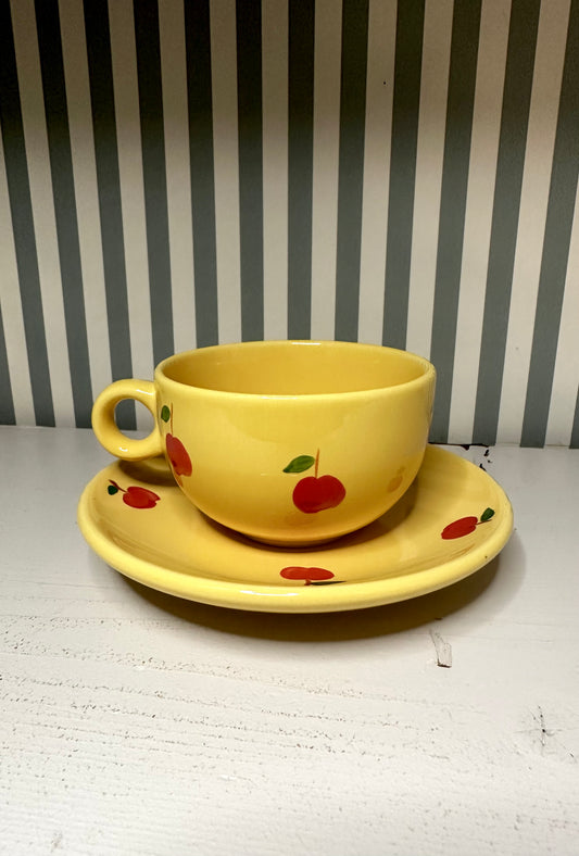 Tasse & soucoupe vintage motif pommes - produits chinés