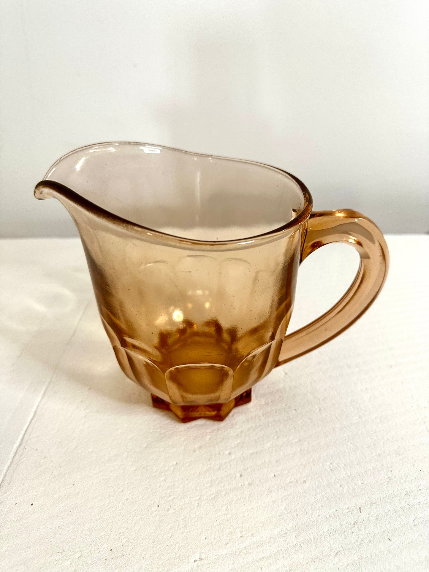 Carafe en verre ambré - produit chiné