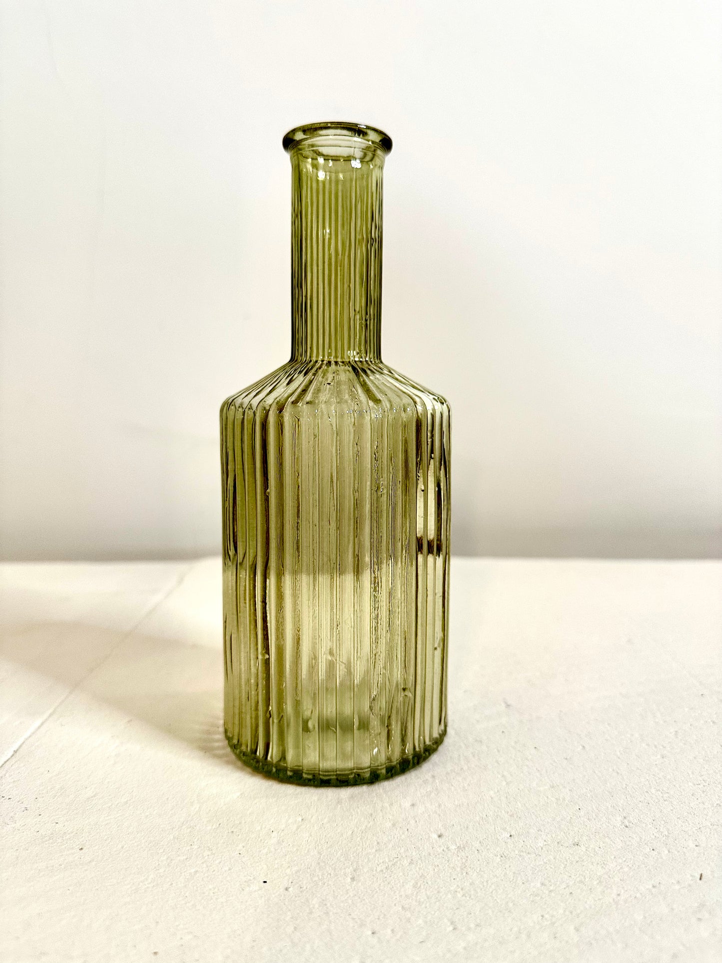 Petite bouteille en verre strié - produit chiné