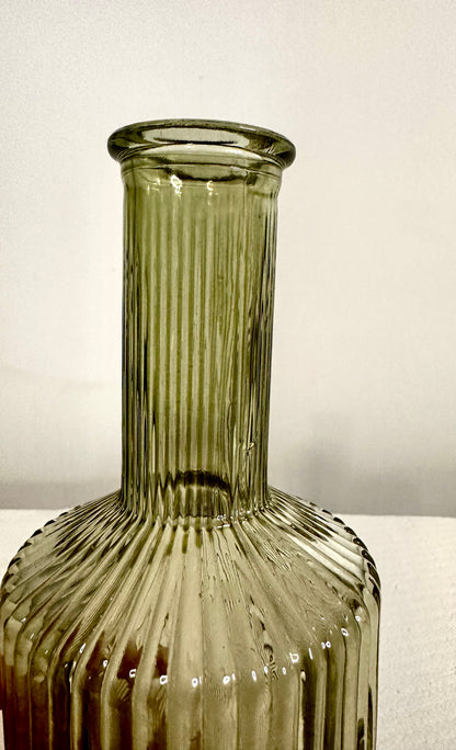 Petite bouteille en verre strié - produit chiné