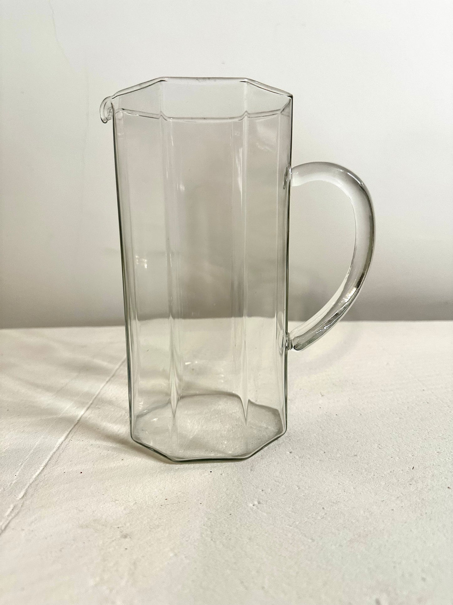 Carafe facettée - produit chiné