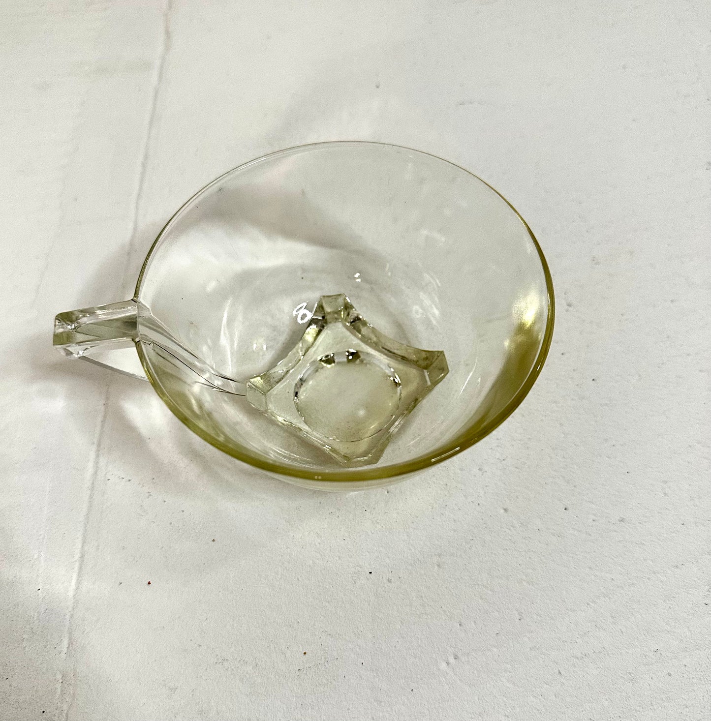 Tasse en verre - produit chiné