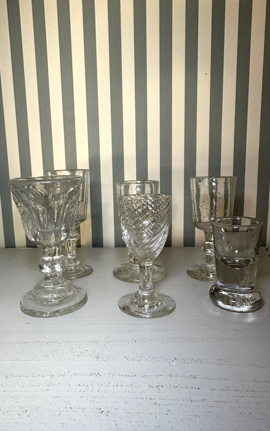 Ensemble de 6 mini verres à liqueur - produits chinés