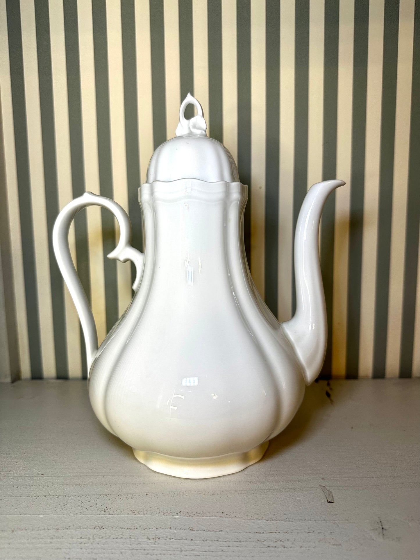 Cafetière en porcelaine - produit chiné