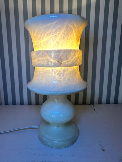 Lampe en albâtre - produit chiné