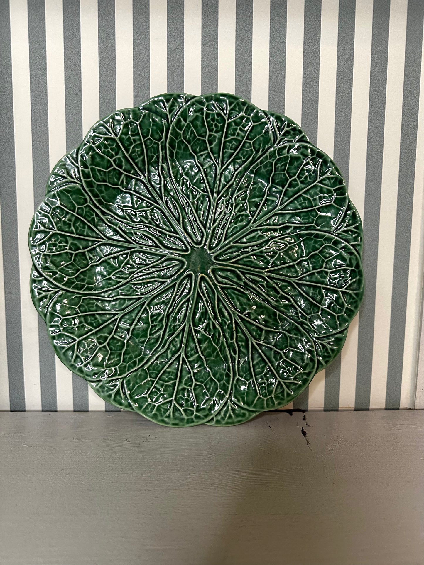 Assiette barbotine feuille de chou - produit chiné