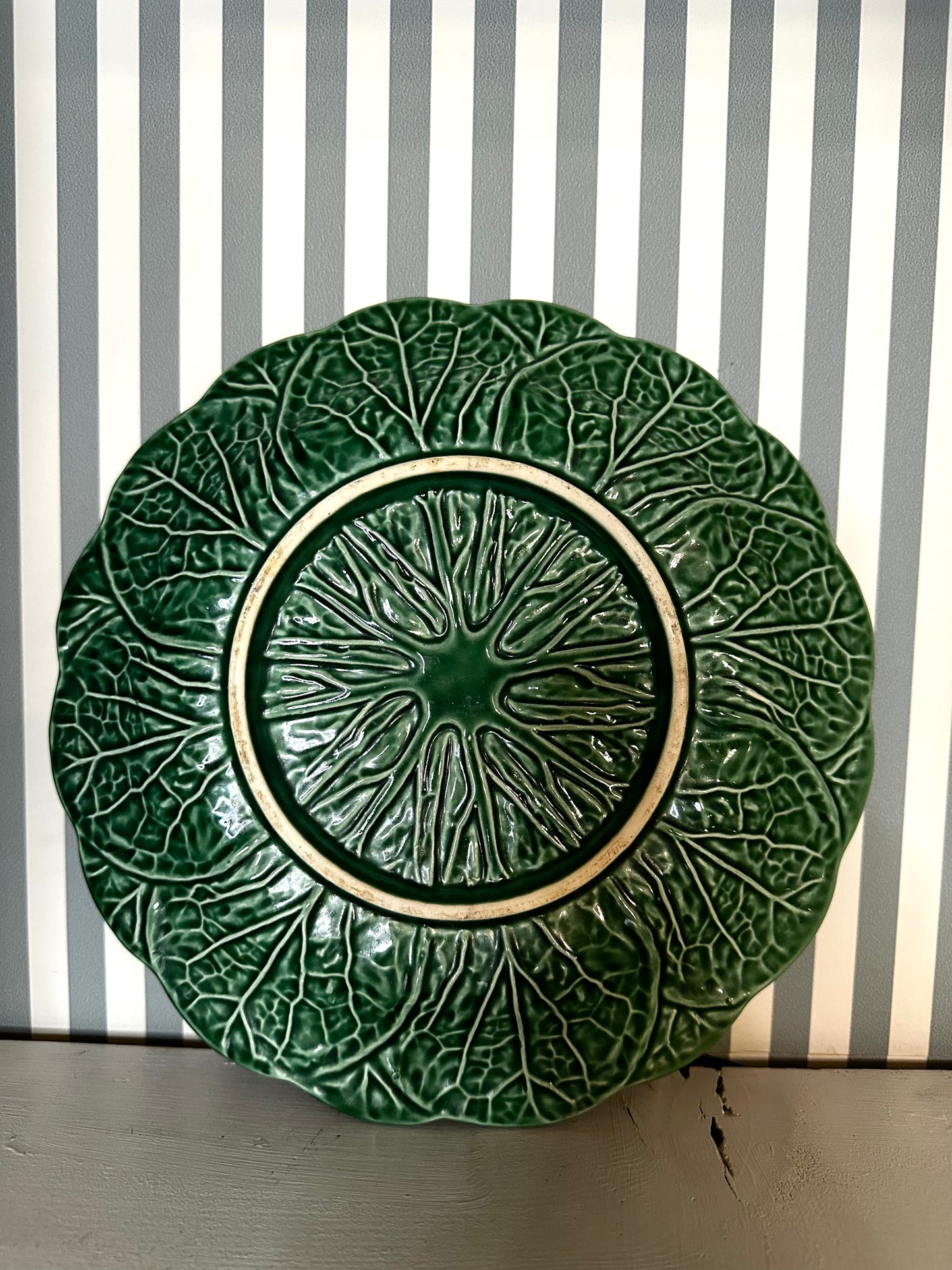 Assiette barbotine feuille de chou - produit chiné