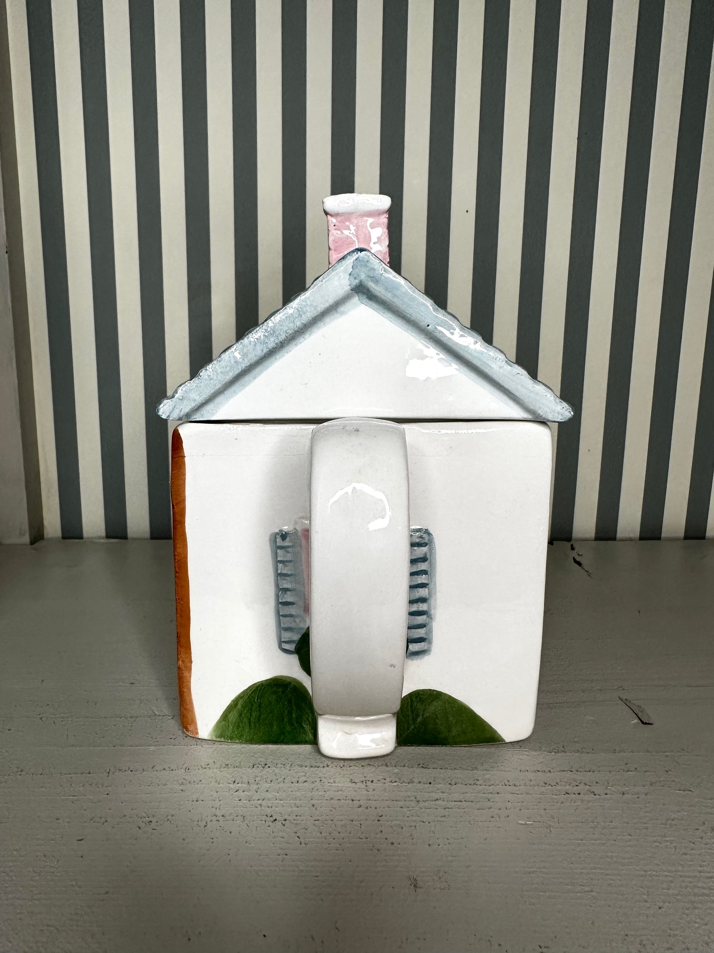 Théière anglaise "cottage" - produit chiné