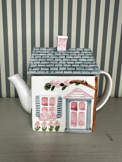 Théière anglaise "cottage" - produit chiné