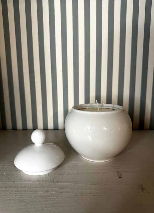 Bougie ronde à couvercle - linge propre